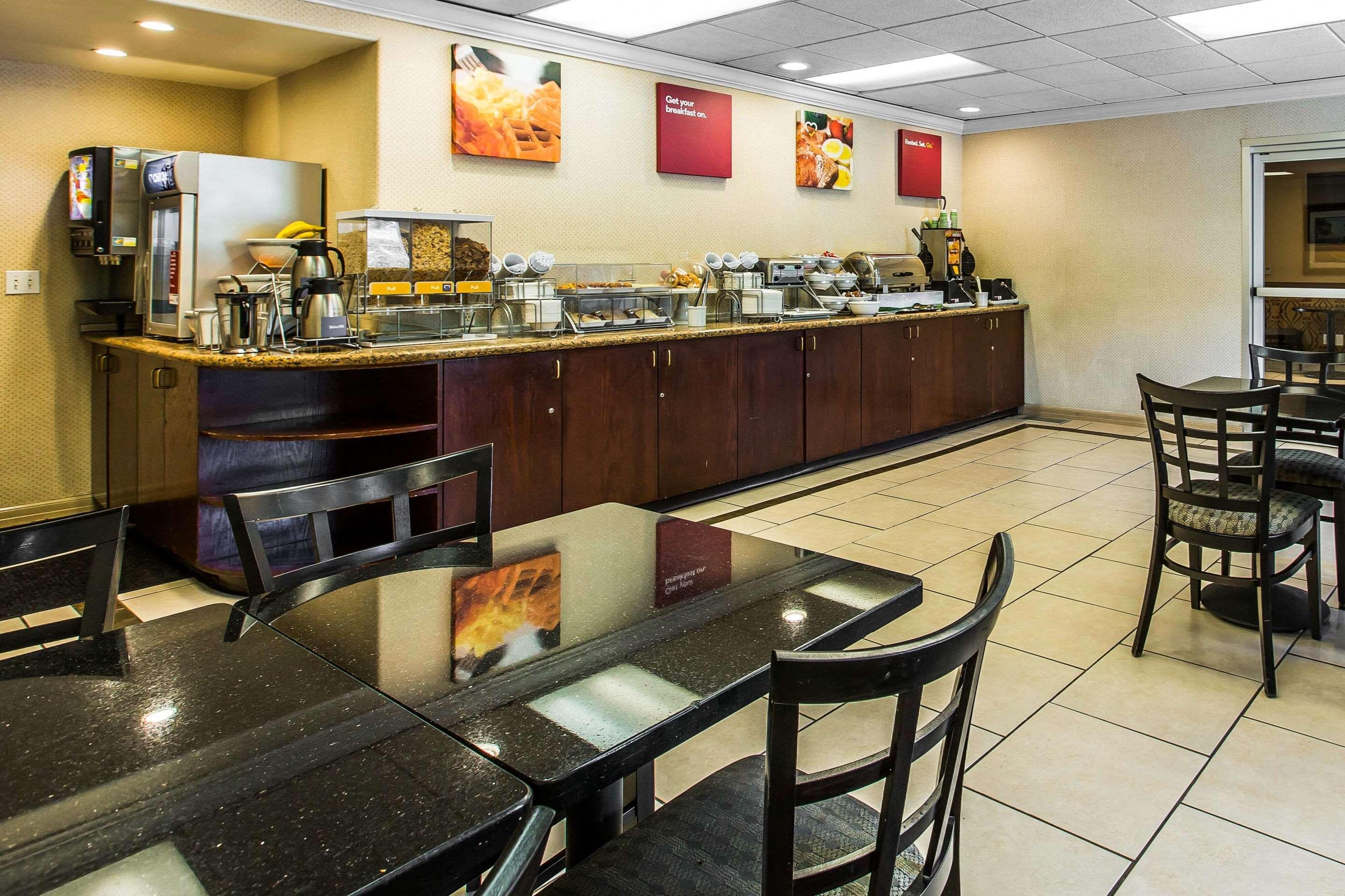 Comfort Near Six Flags Magic Mountain 3*