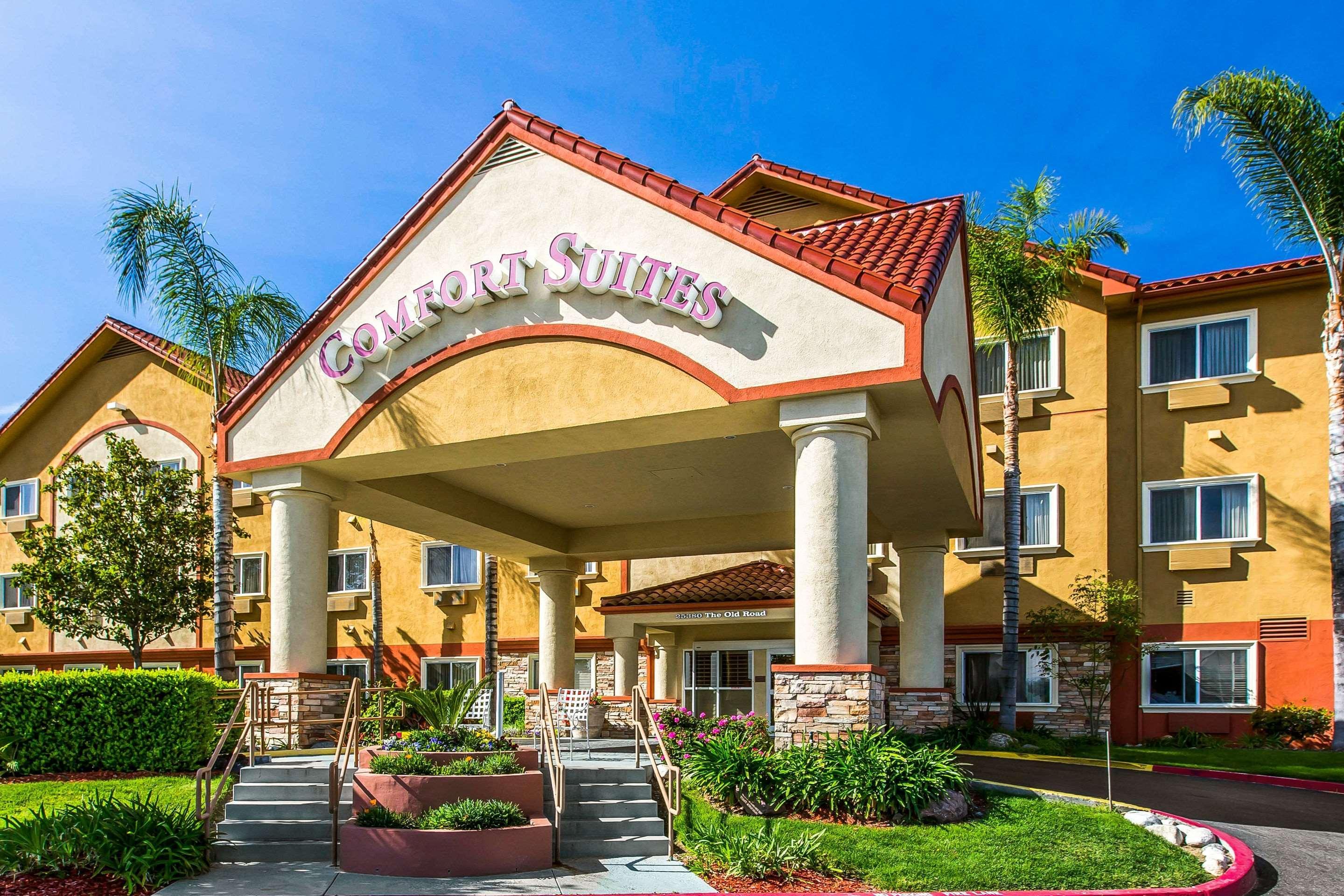 Hotel Comfort Near Six Flags Magic Mountain 3*
