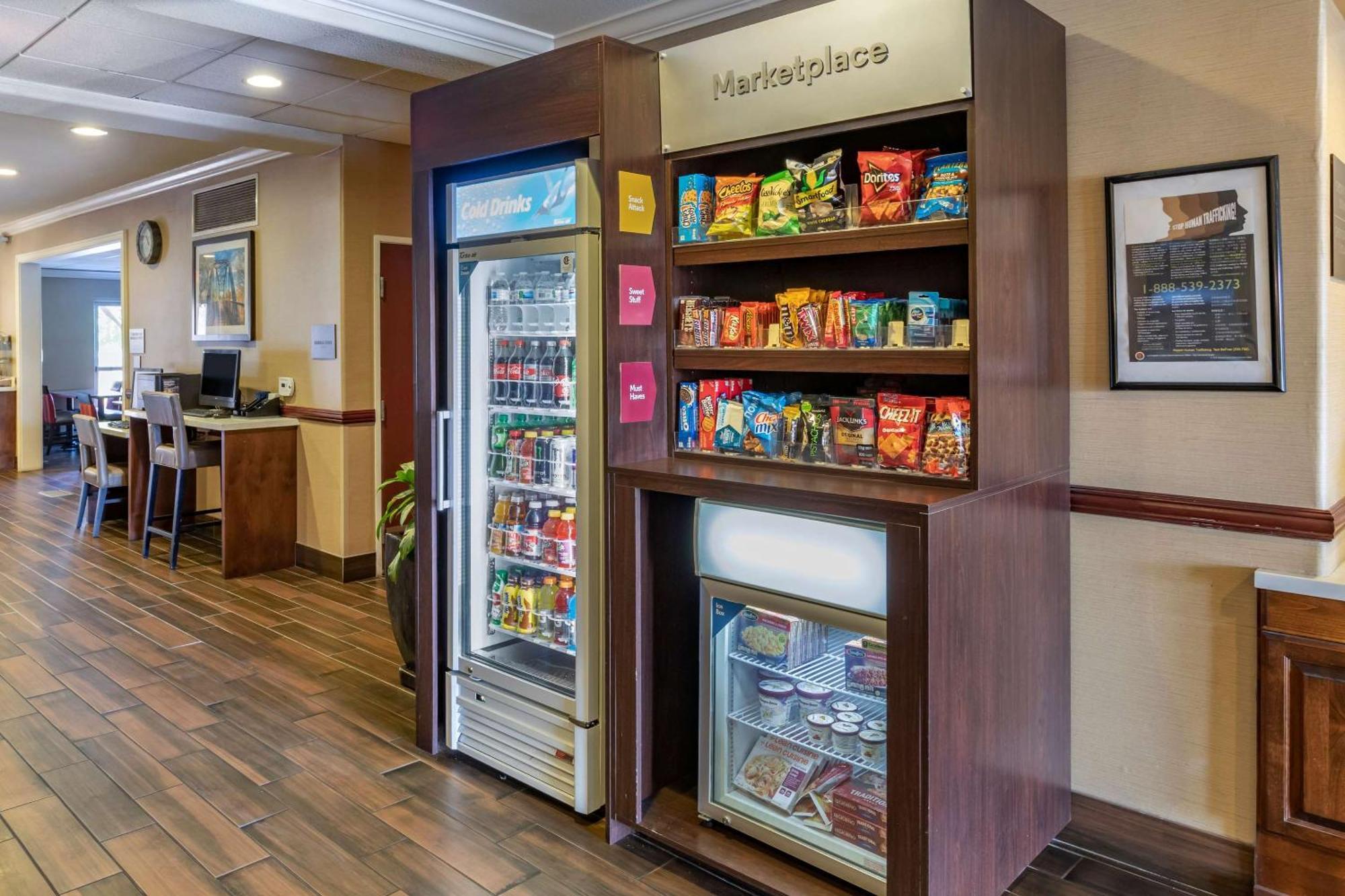 Comfort Near Six Flags Magic Mountain Hotel 3*