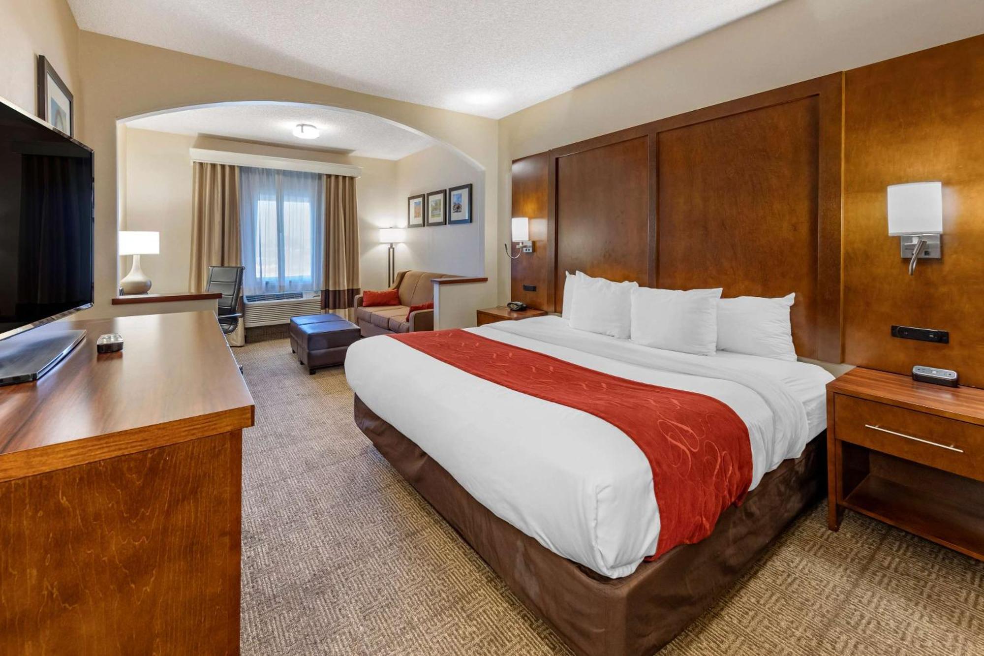 Comfort Near Six Flags Magic Mountain Hotel