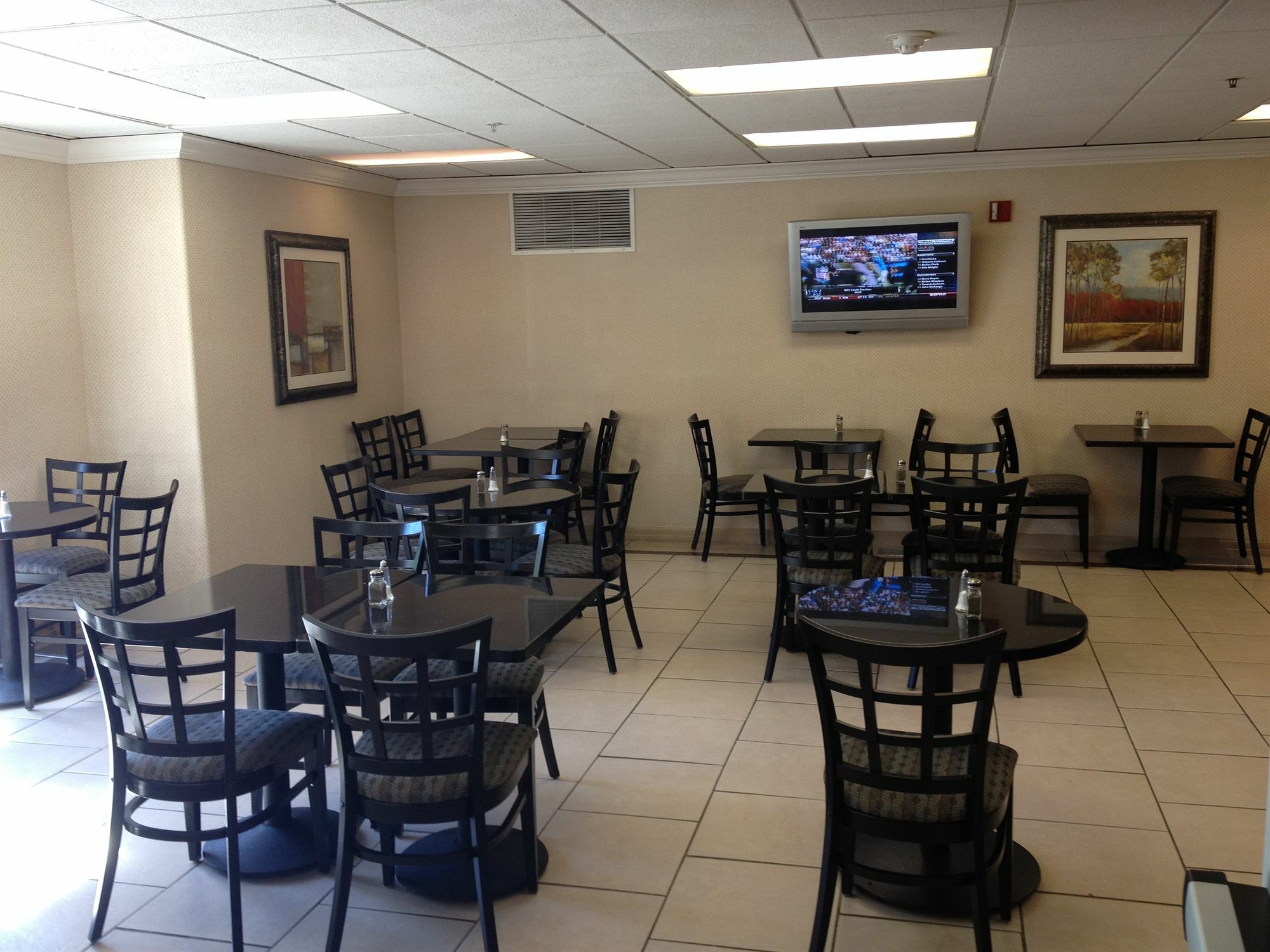Hotel Comfort Near Six Flags Magic Mountain 3*