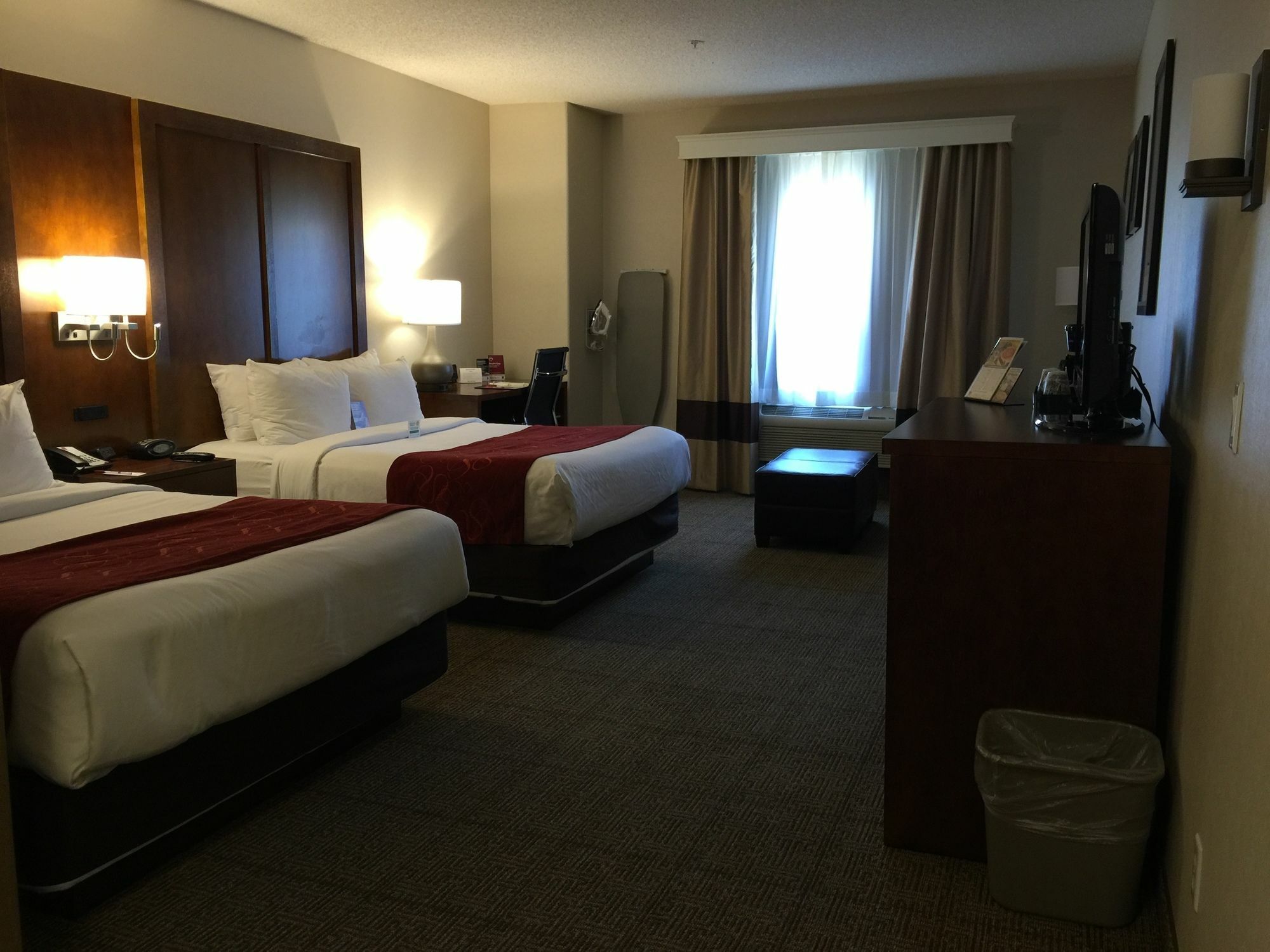 Hotel Comfort Near Six Flags Magic Mountain 3*