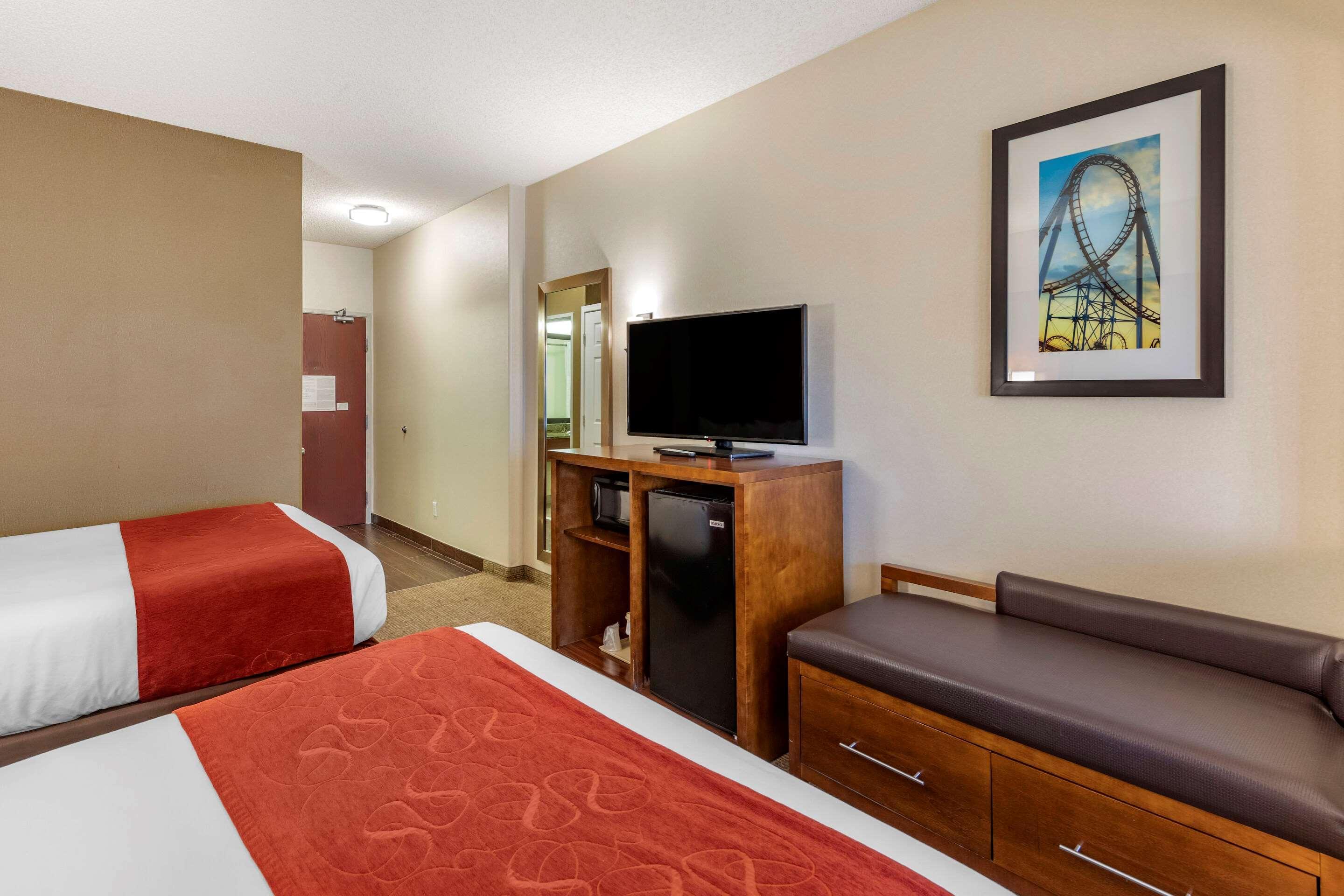 Comfort Near Six Flags Magic Mountain 3*