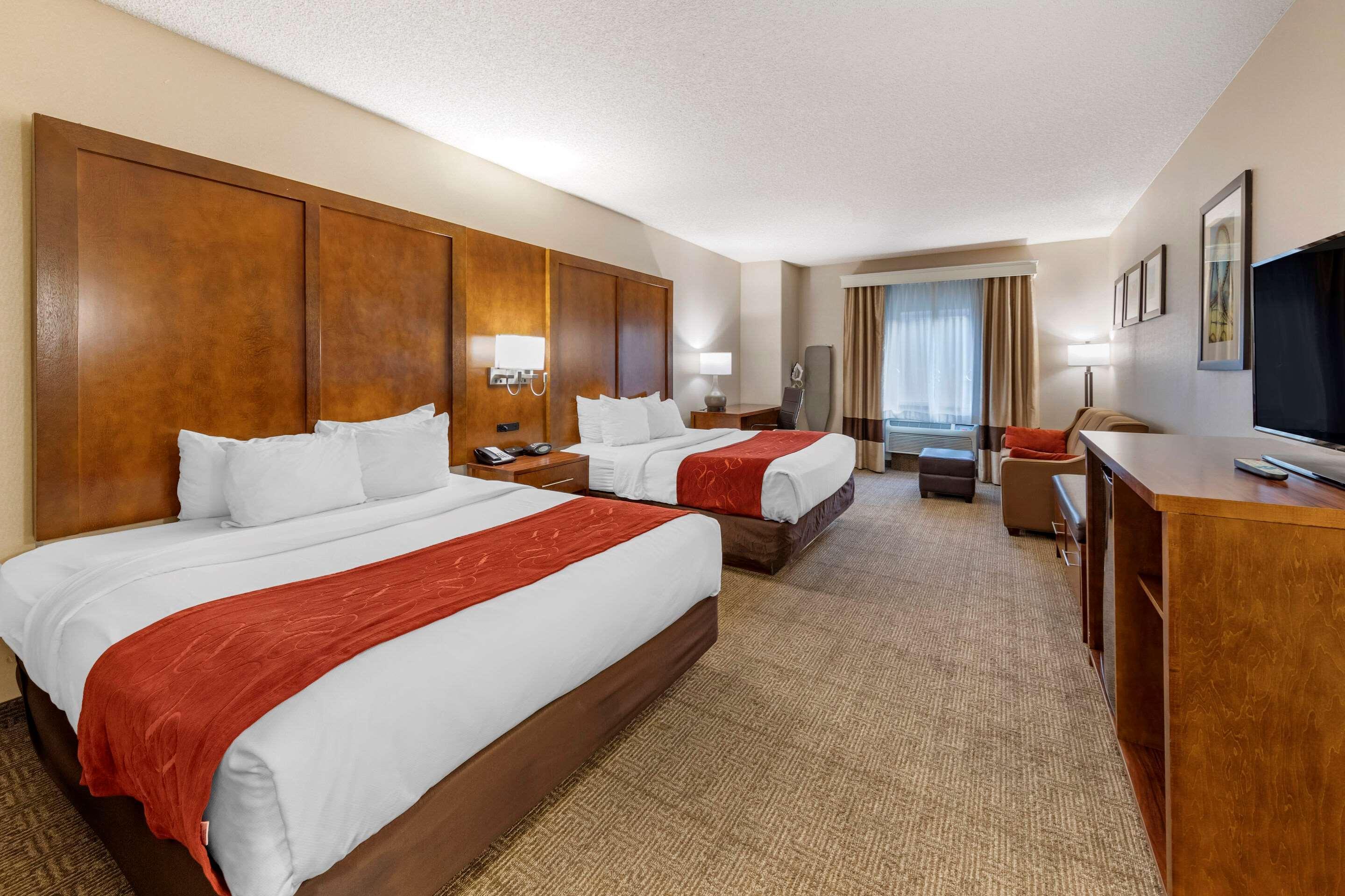 Comfort Near Six Flags Magic Mountain Hotel