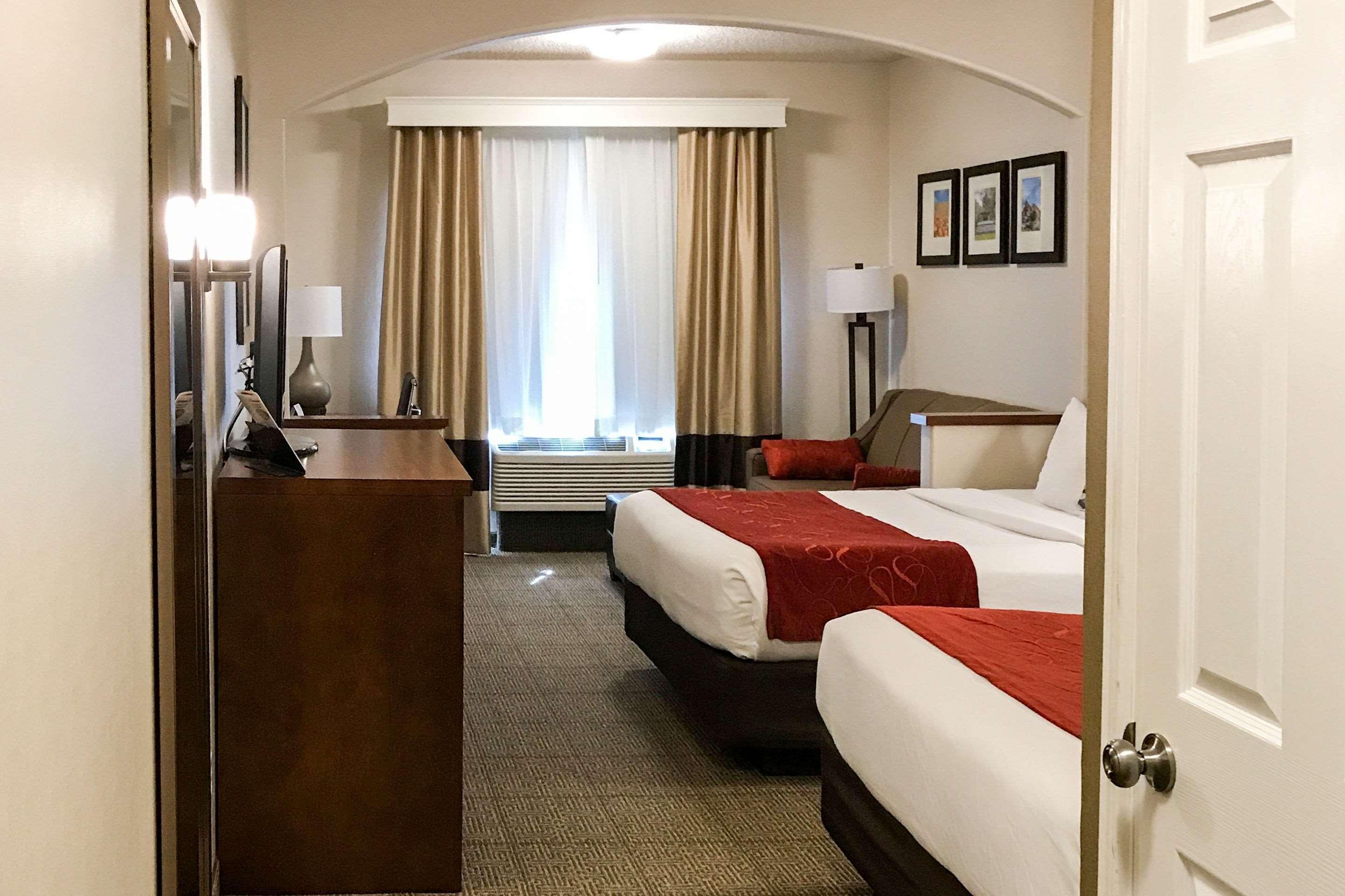 Comfort Near Six Flags Magic Mountain Hotel 3*