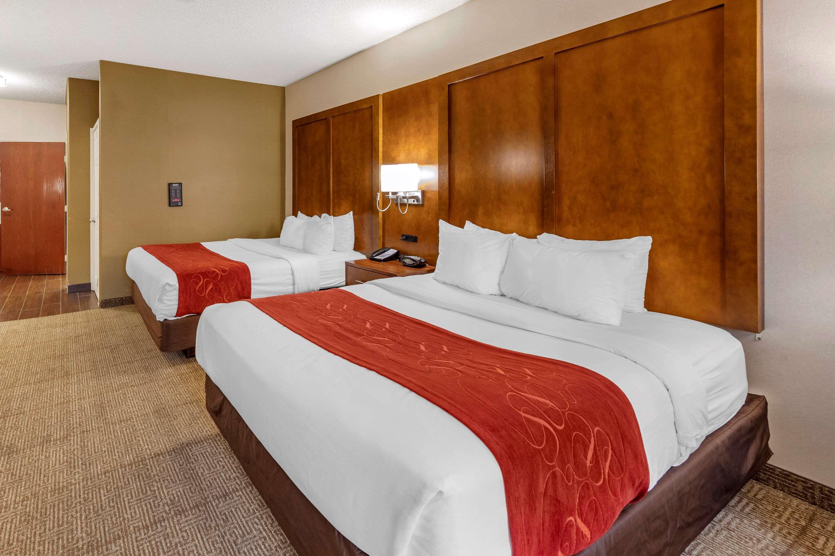 Comfort Near Six Flags Magic Mountain 3*