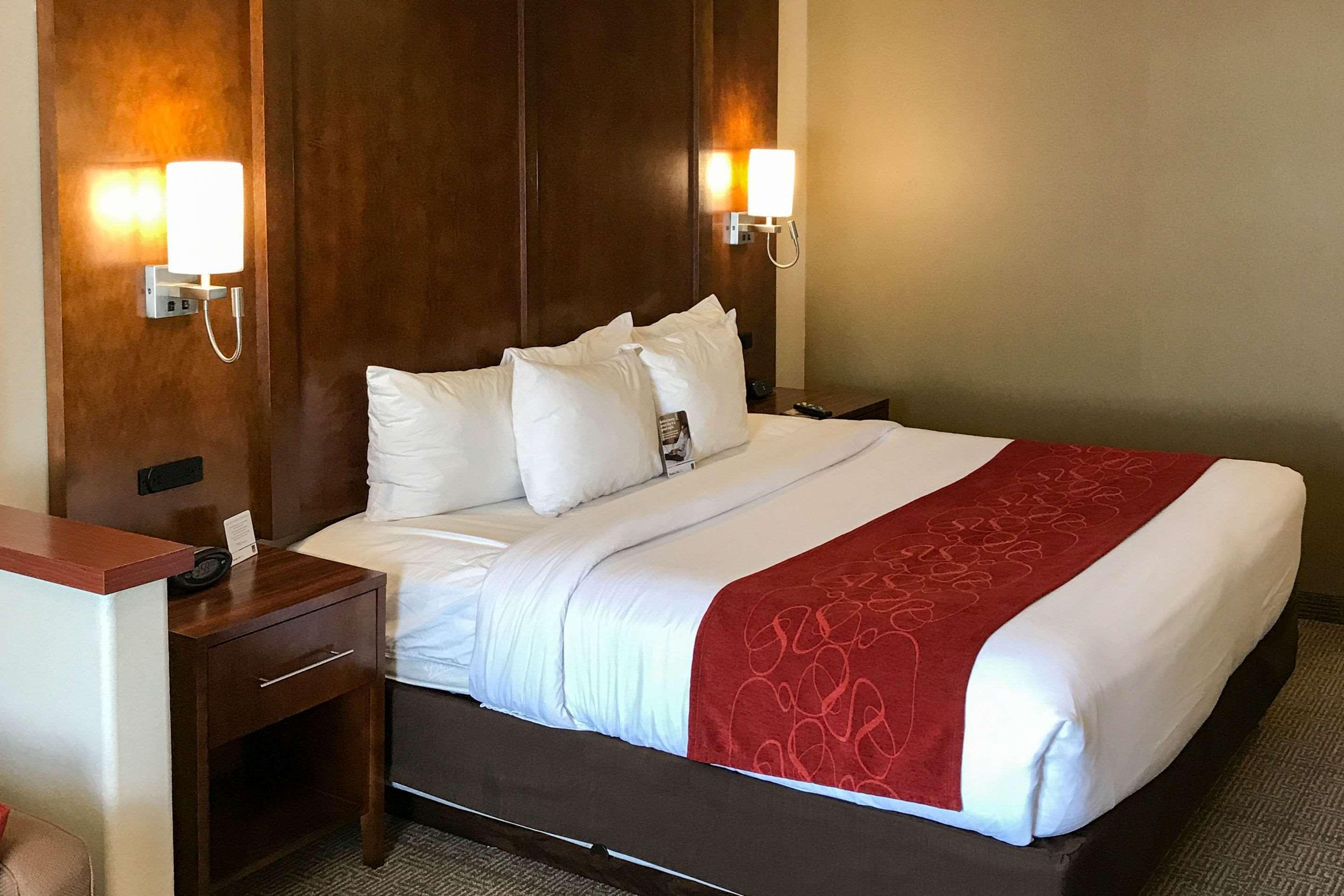 Comfort Near Six Flags Magic Mountain Hotel