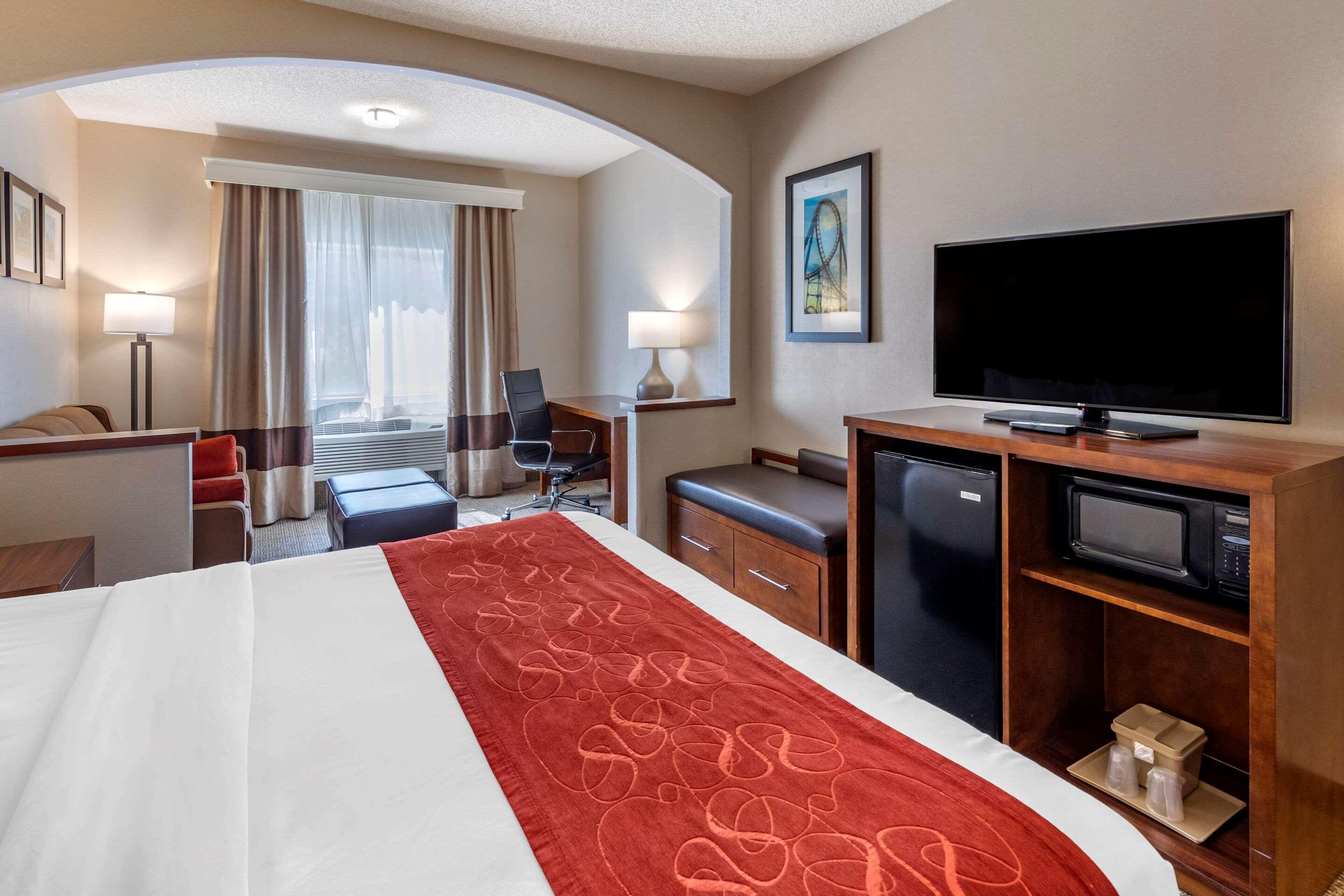 Comfort Near Six Flags Magic Mountain Hotel 3*