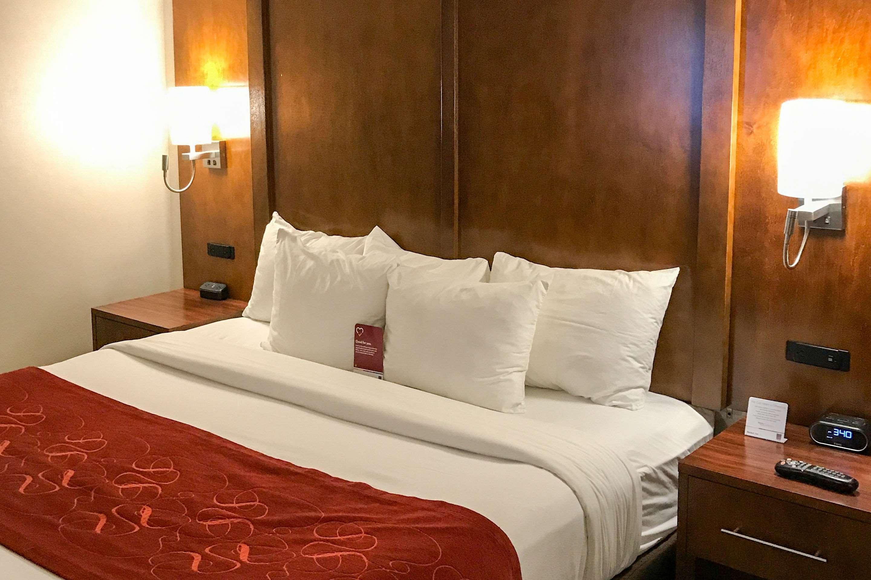 Comfort Near Six Flags Magic Mountain Hotel 3*