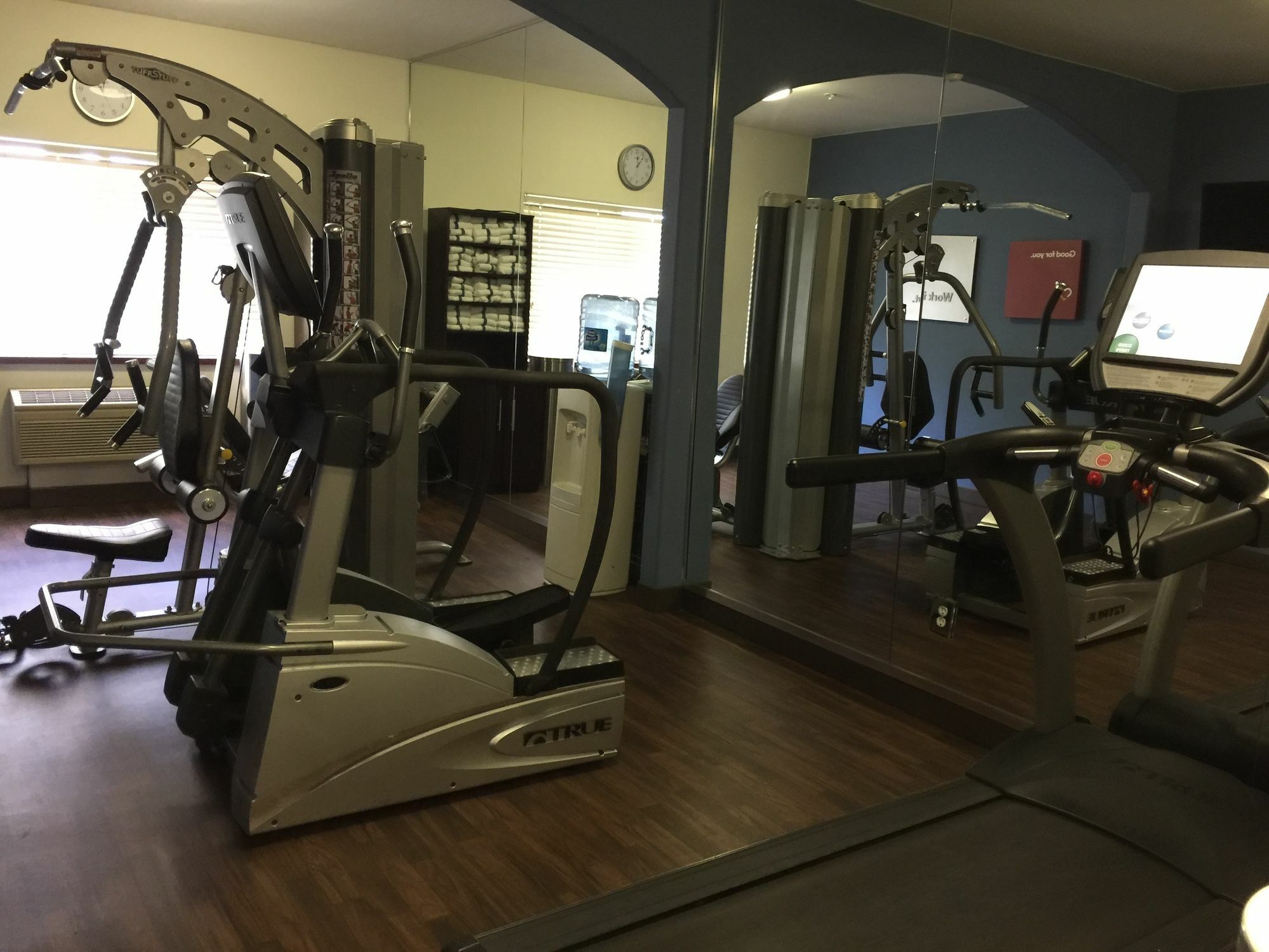 Comfort Near Six Flags Magic Mountain Hotel 3*