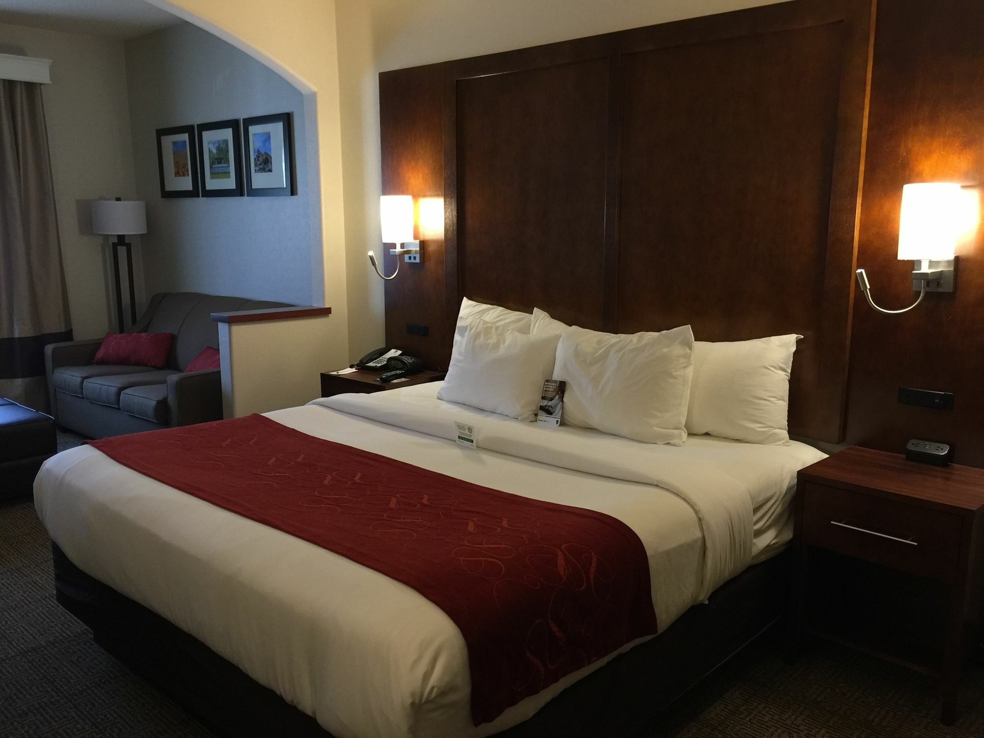 Comfort Near Six Flags Magic Mountain 3*