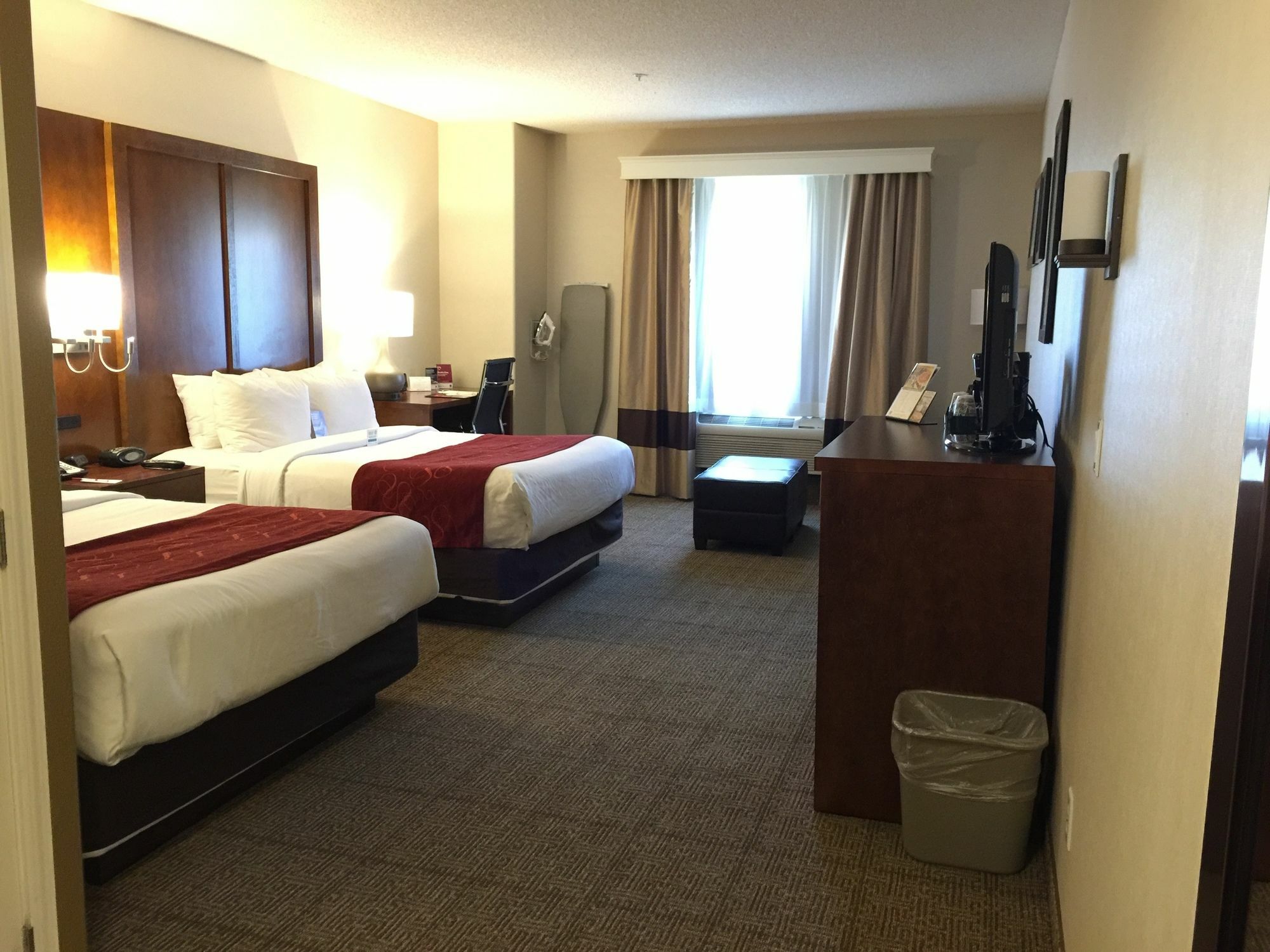 Hotel Comfort Near Six Flags Magic Mountain