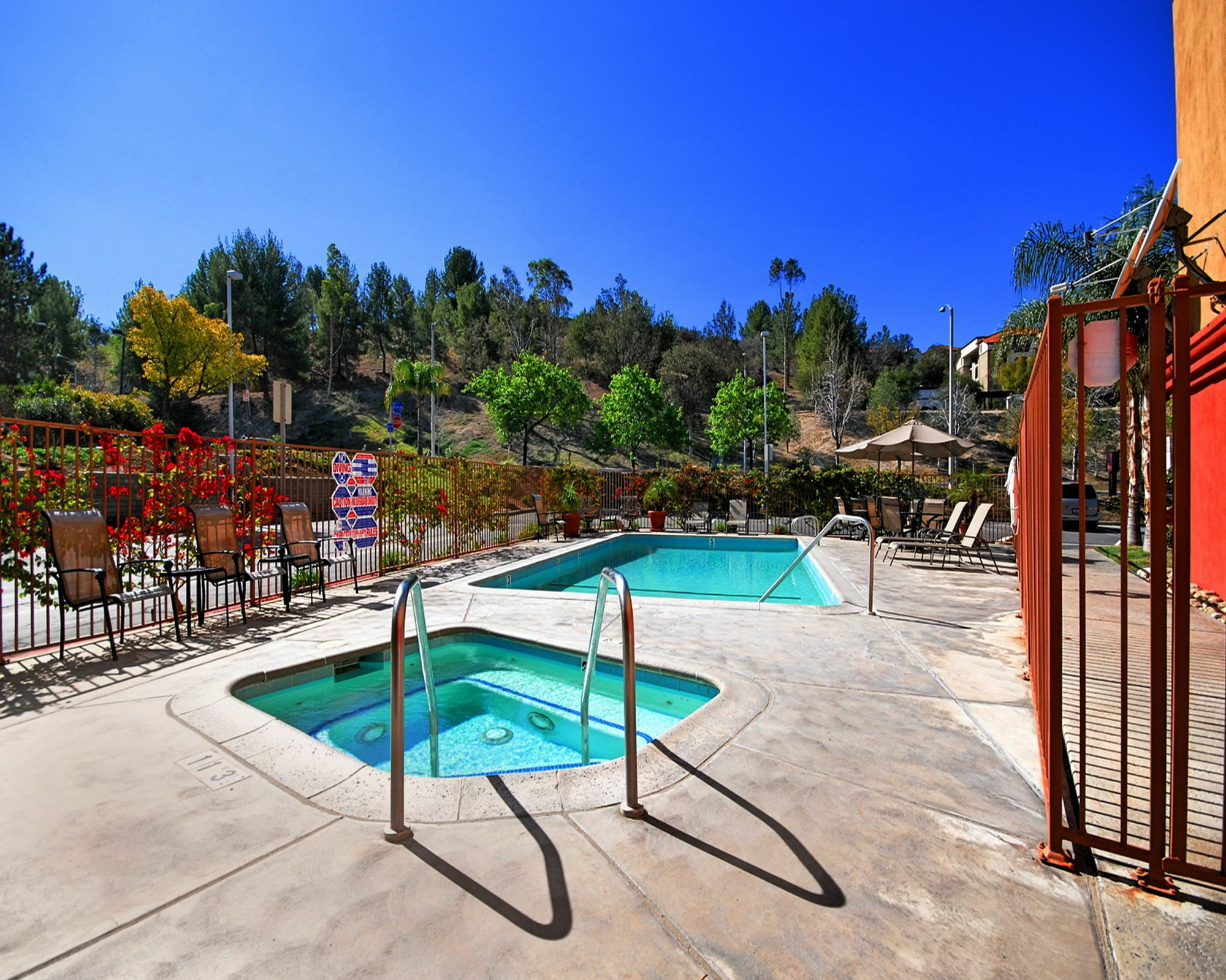 Hotel Comfort Near Six Flags Magic Mountain