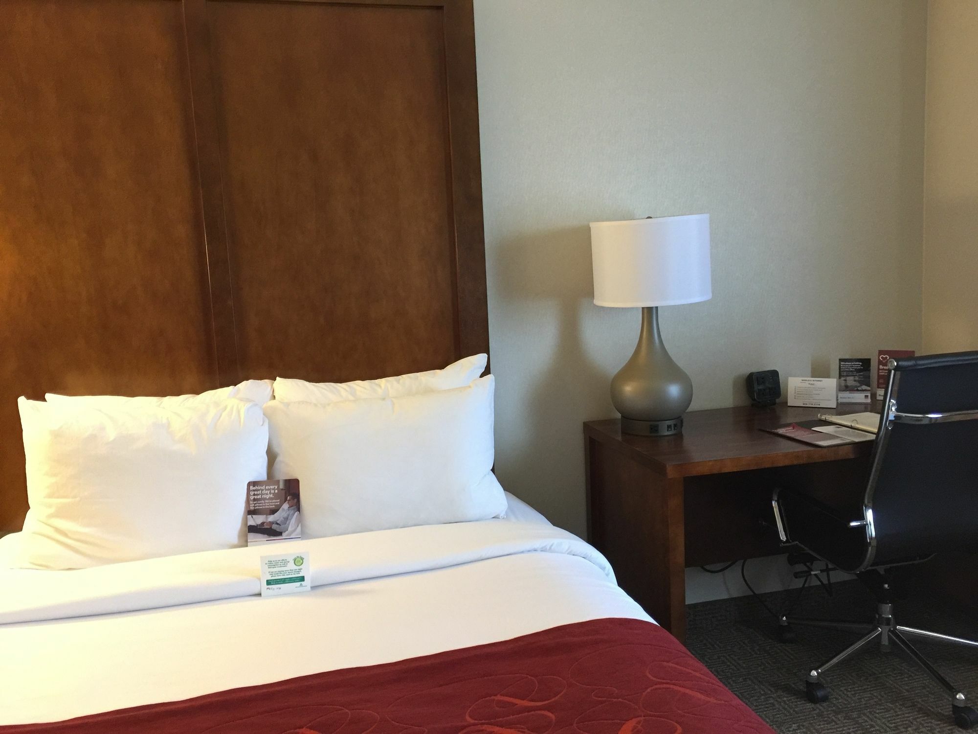 Hotel Comfort Near Six Flags Magic Mountain 3*