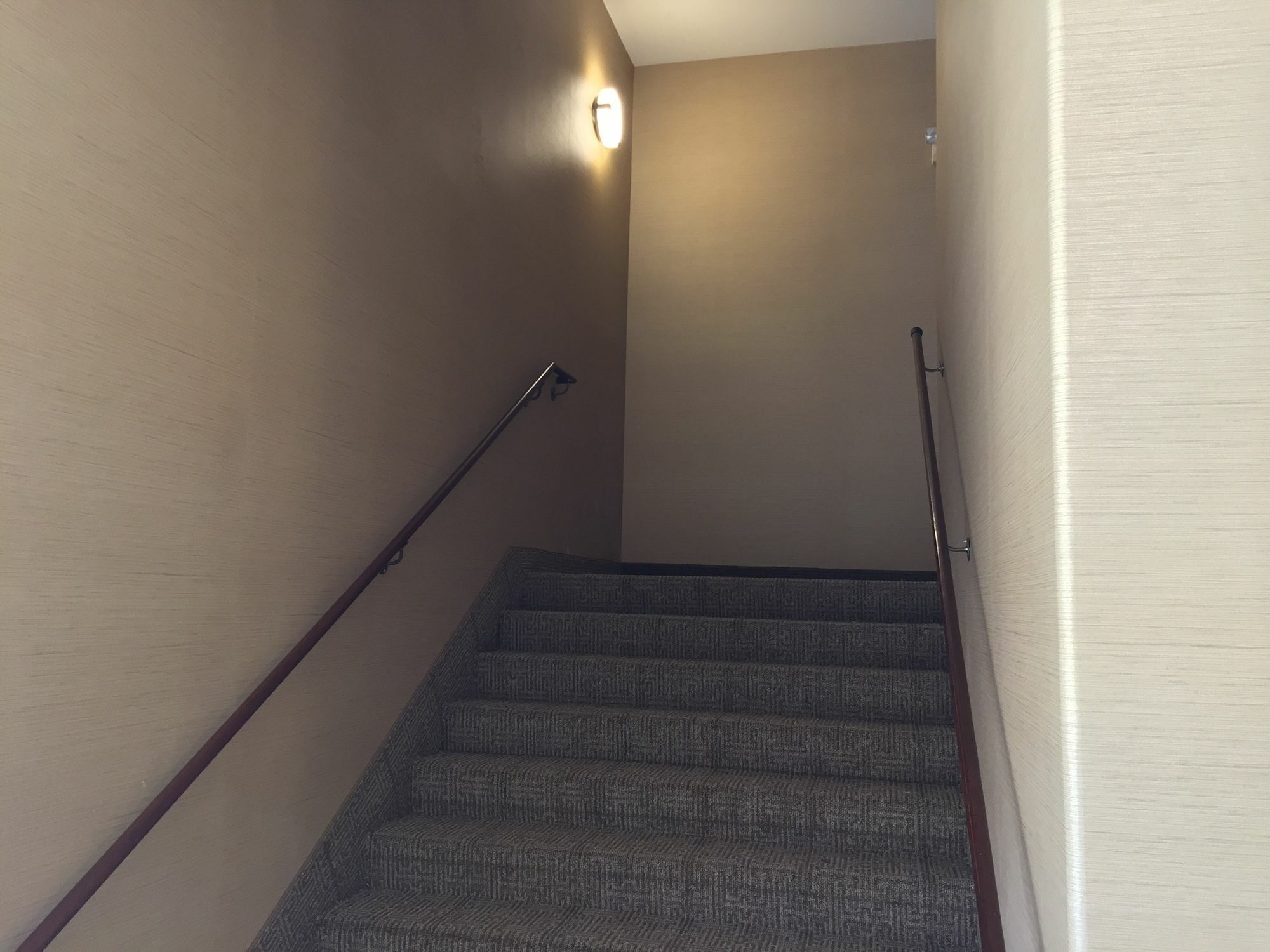 Comfort Near Six Flags Magic Mountain Hotel