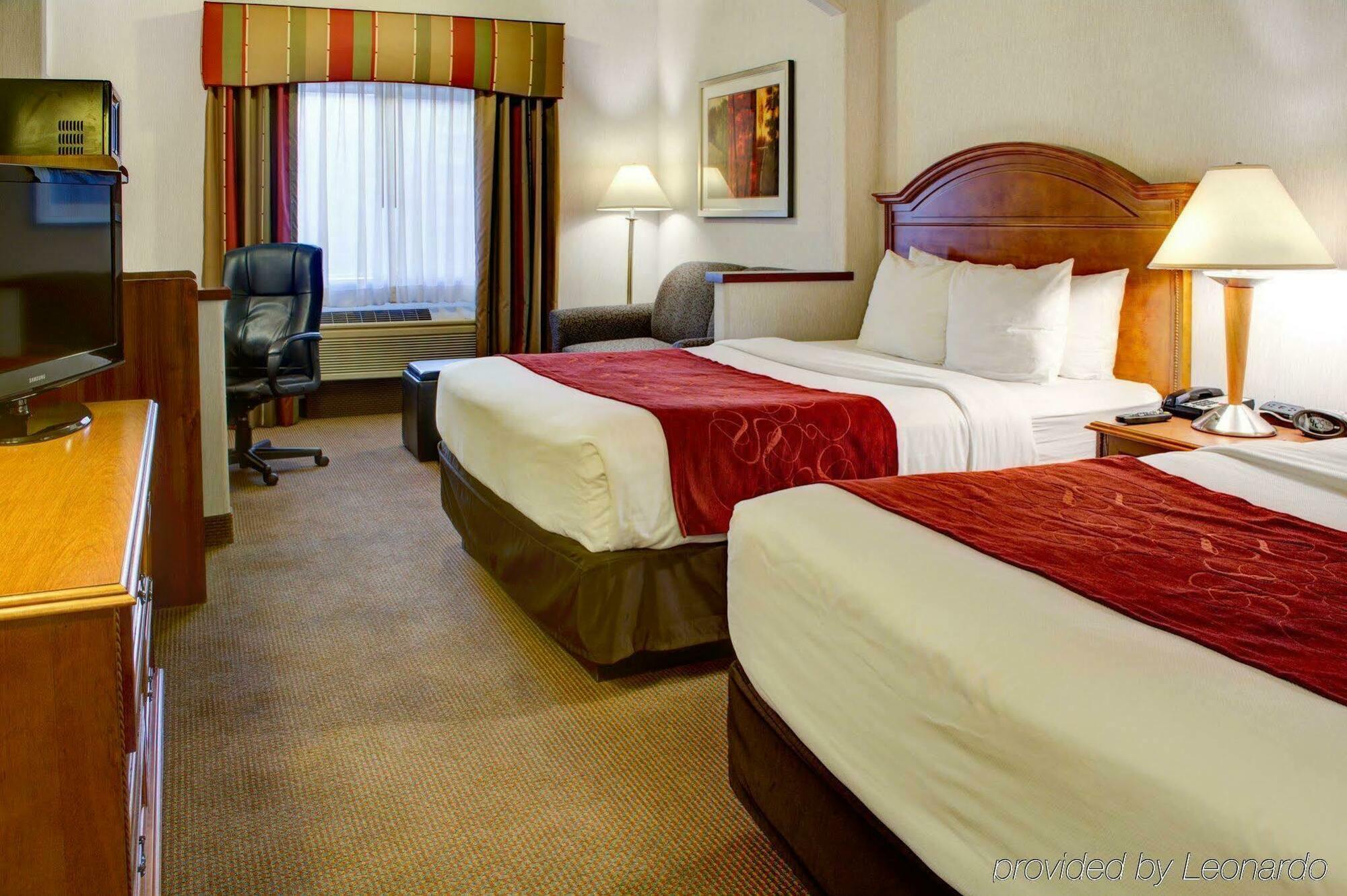 Comfort Near Six Flags Magic Mountain Hotel